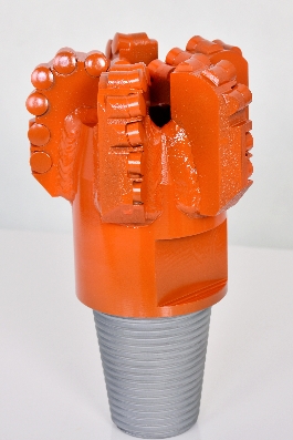 142MM 5-BLADE CENTER HOLE PDC DRILL BIT